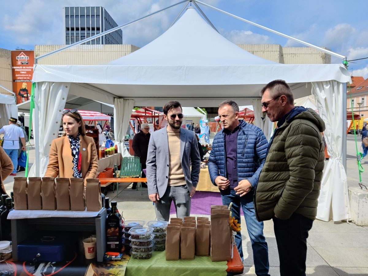 GRAD IVANEC I POSLOVNA ZONA 15 godina podrške ivanečkim poduzetnicima, obrtnicima i OPG-ovima kroz aktivno predstavljanje na gospodarskim sajmovima