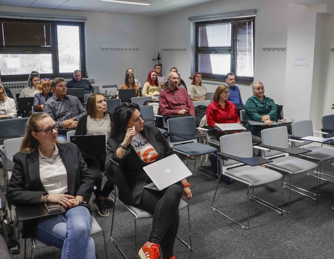 POZIV TRGOVAČKIM DRUŠTVIMA I OBRTNICIMA Odazovite se predavanju „Promjene u poslovanju od 1. siječnja 2027. godine - fiskalizacija 1.0 i 2.0; sidrene/bazne cijene)“